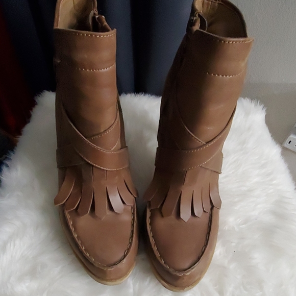 Shoes - Picture 2 of 3